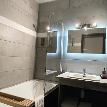 Hotel Logis Le Calluna Restaurant La Flottille 3*