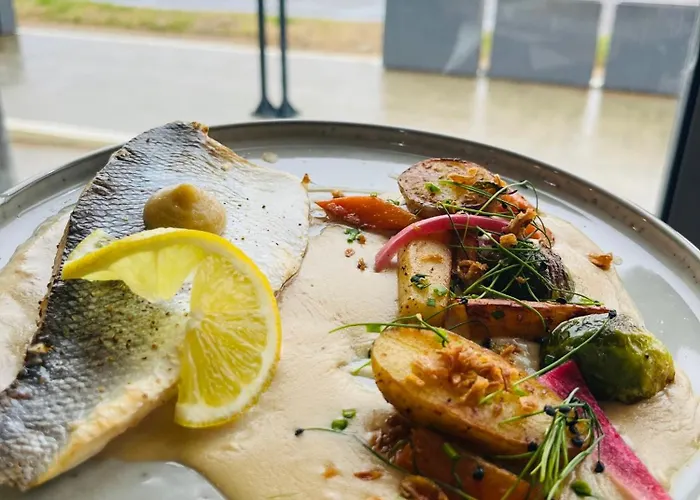 Hotel Logis Le Calluna Restaurant La Flottille 3*