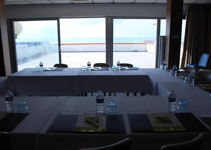 Logis Le Calluna Restaurant La Flottille Hotel Prefailles