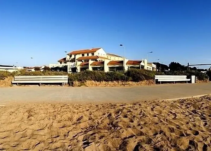 Logis Le Calluna Restaurant La Flottille Hotel Prefailles