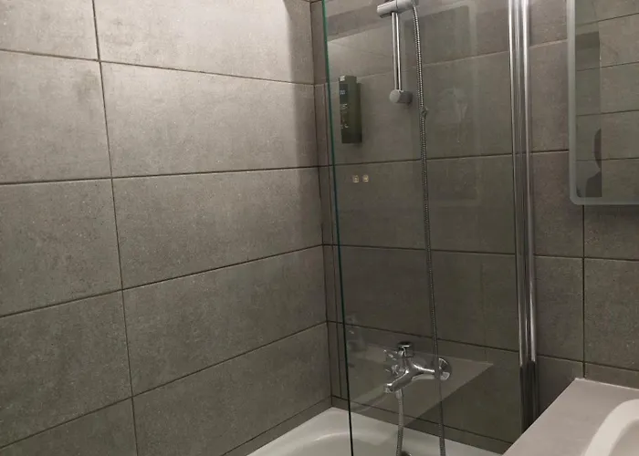 Hotel Logis Le Calluna Restaurant La Flottille 3*