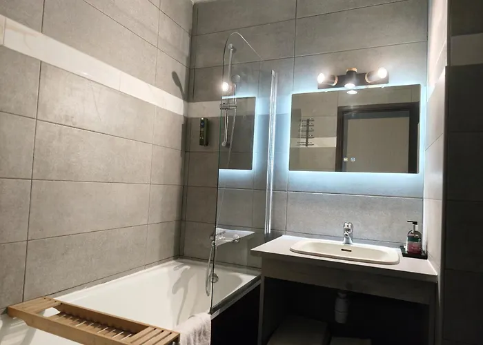 Hotel Logis Le Calluna Restaurant La Flottille 3*