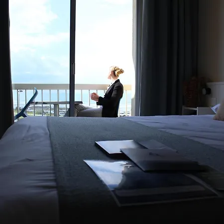 Hotel Logis Le Calluna Restaurant La Flottille 3*