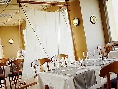 Logis Le Calluna Restaurant La Flottille מלון